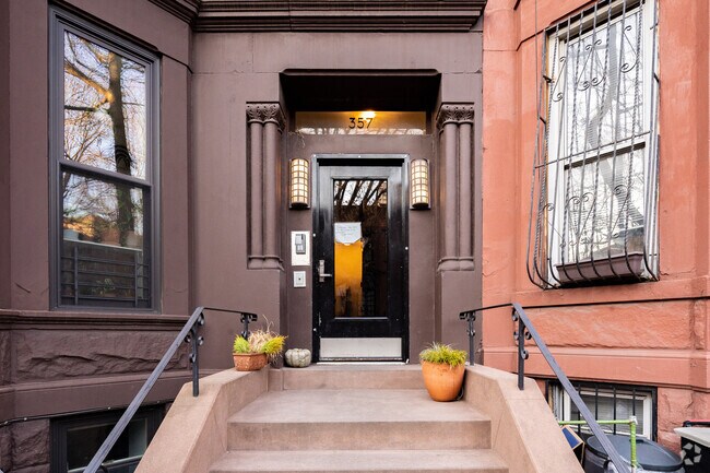 Building Photo - 357 4th St