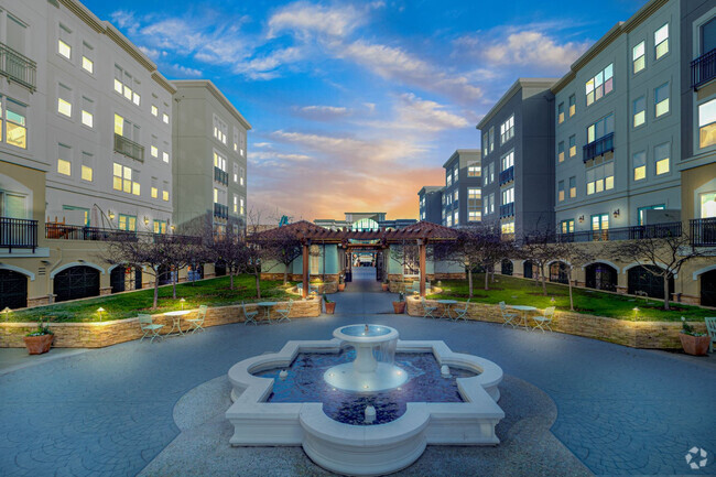 Building Photo - Santana Row