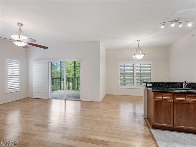 Foto del edificio - 10060 Lake Cove Dr