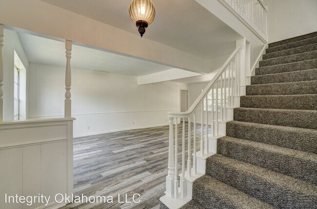 Building Photo - 5 br, 3 bath House - 1033 Mockingbird Ln.
