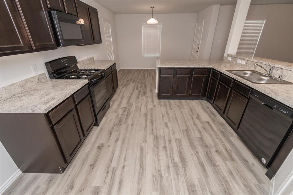 Foto principal - 3206 Honeysuckle Dr