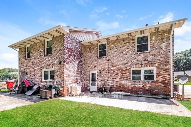 Foto del edificio - 2140 Fairway Ct SE