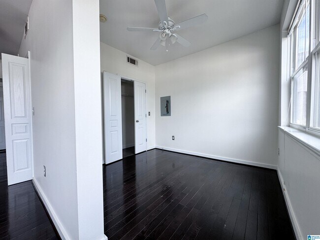 Foto del edificio - 2020 5th Ave S