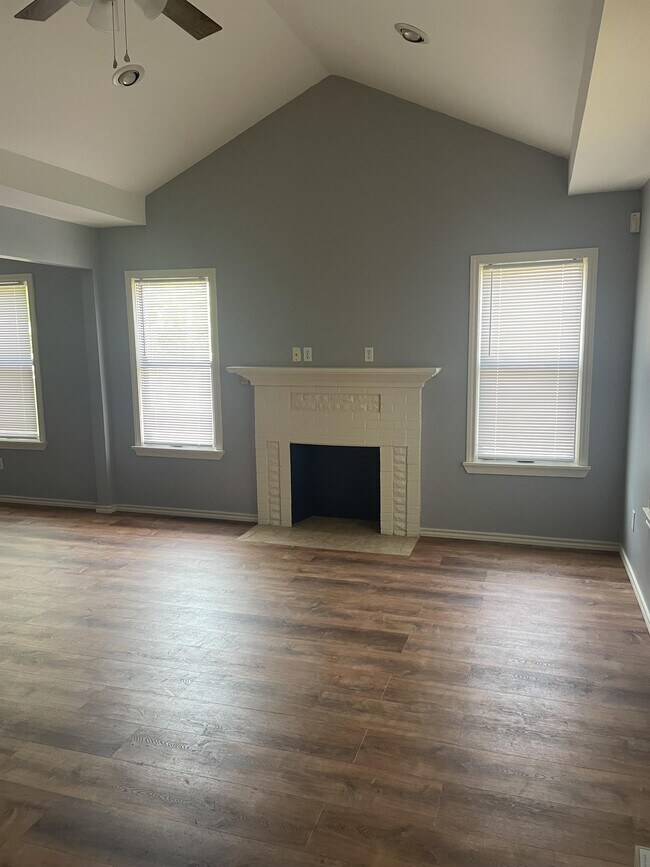 Foto del edificio - 329 N 8th St