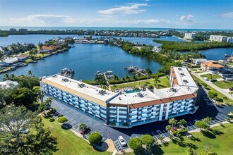 Building Photo - 226 3rd St