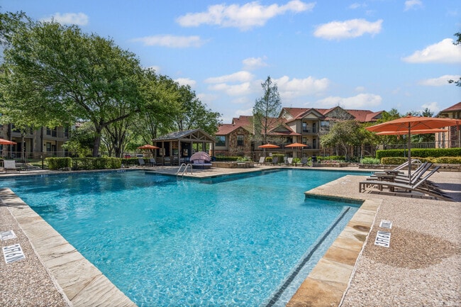 Building Photo - Estates at Team Ranch