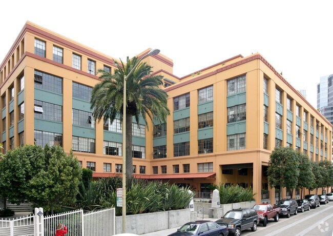 Building Photo - 301 Folsom St