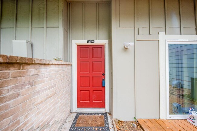 Foto del edificio - 12916 Wirevine Ln