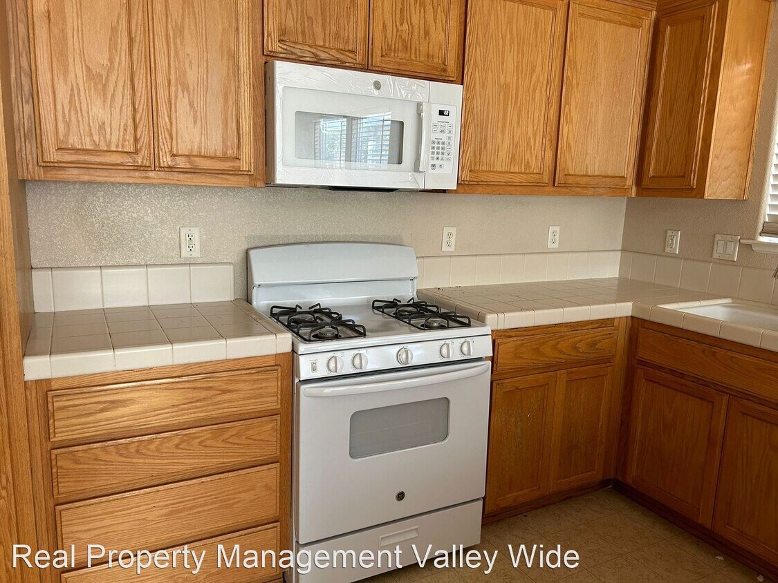 Building Photo - 3 br, 2 bath House - 3001 La Vina Circle,