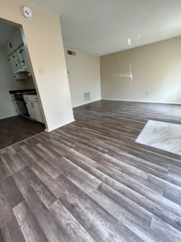 Foto del edificio - 3030 Congress Blvd