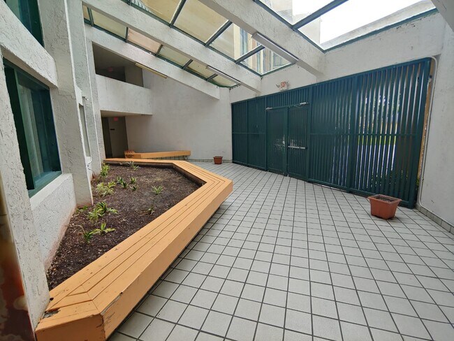 Foto del edificio - 11790 SW 18th St