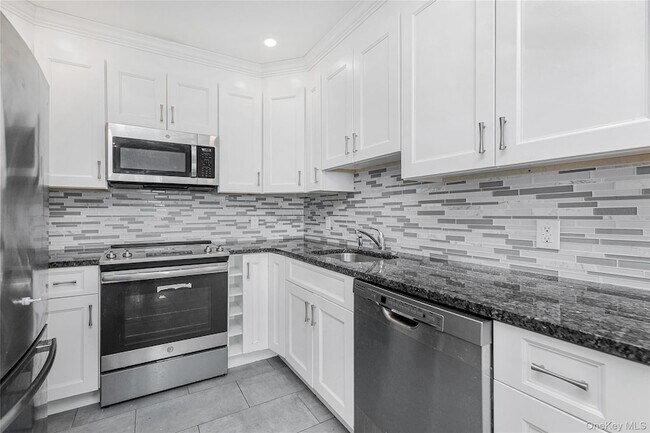 Foto del edificio - 174 Ashford Ave