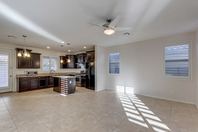 Building Photo - 1704 W Pelican Dr