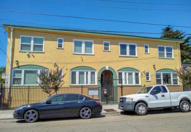 Front View - 990 34th St