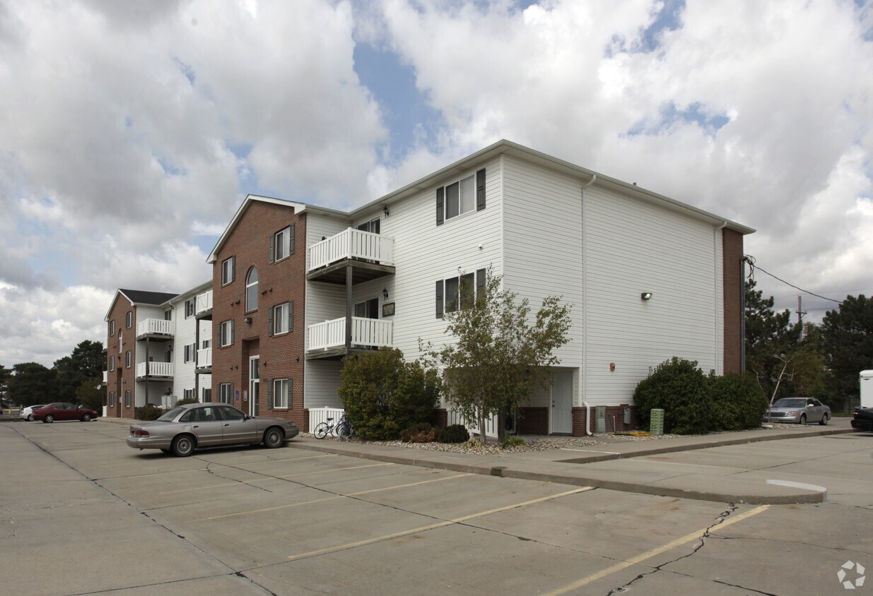 Villas at the Pines Apartments Valley, NE