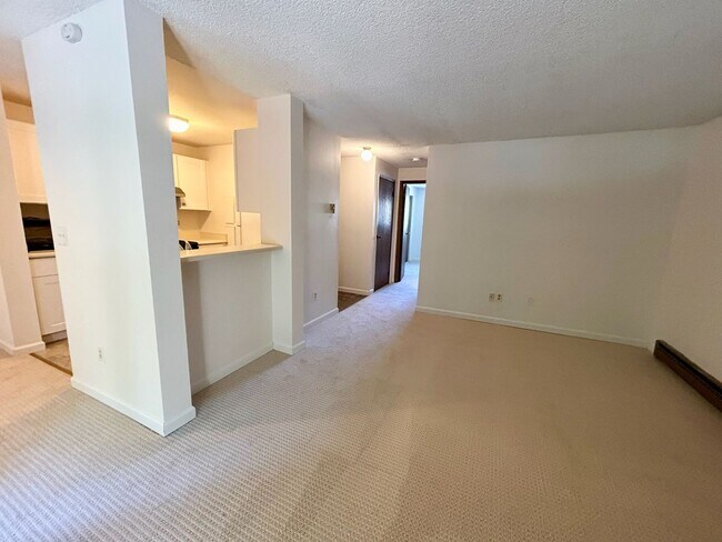 Building Photo - Fairway Greens Condo