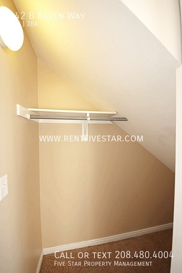 Foto del edificio - 442 Raven Way