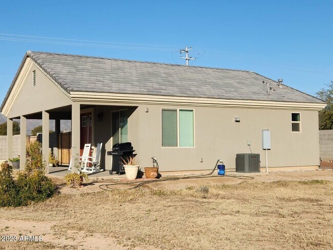Building Photo - 17424 W Keim Dr