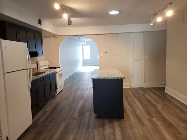 Foto del edificio - 311 E Main St