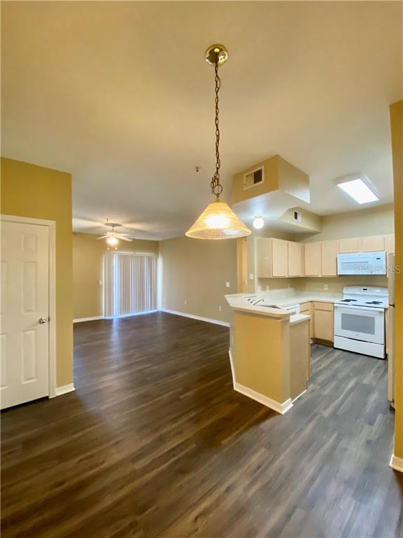 Building Photo - 2025 Erving Cir