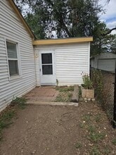Building Photo - 1122 W Myrtle St