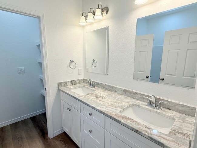 Foto del edificio - Spacious 4-Bedroom Home - New Construction