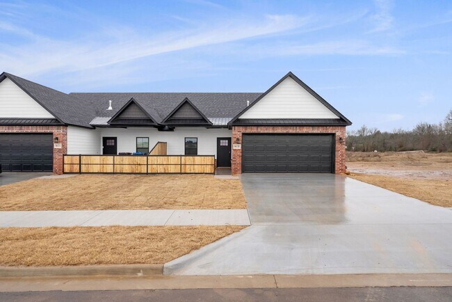 Building Photo - 8620 Cantera Dr