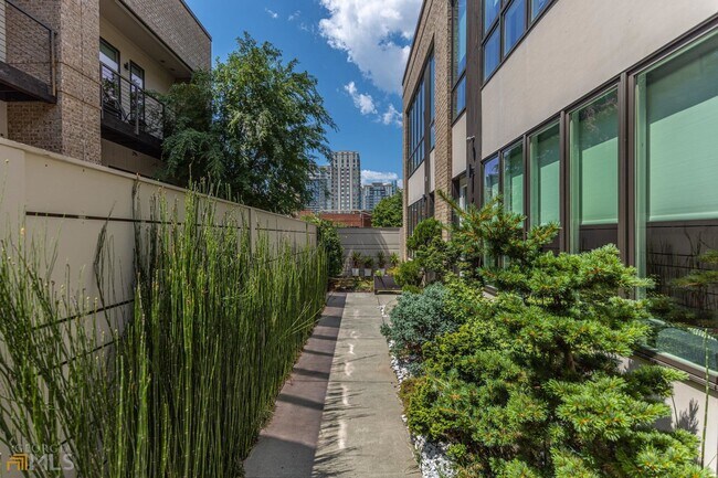 Foto del edificio - 975 Piedmont Ave NE