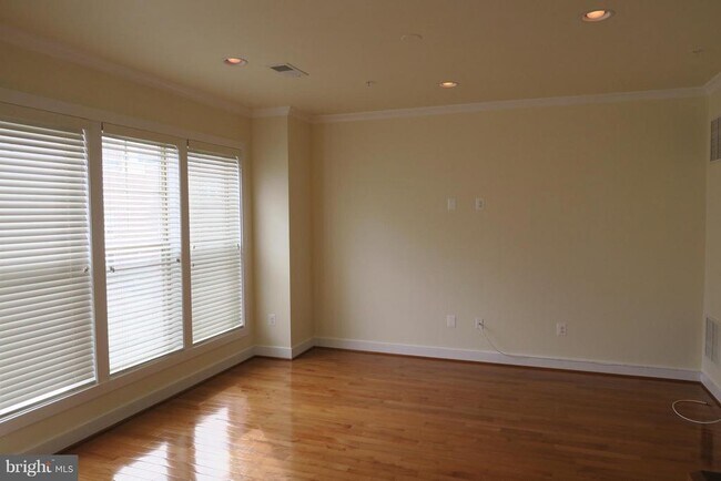 Foto del edificio - 215 Strummer Ln