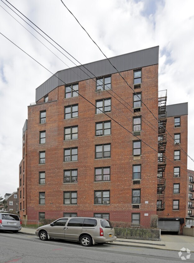 Building Photo - 530 Briar Pl