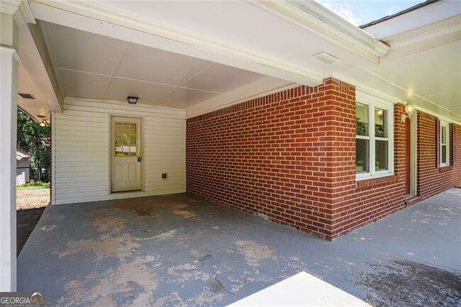 Building Photo - 2416 Lakewood Dr NW