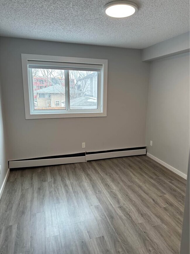 Building Photo - 9864 84 Av NW