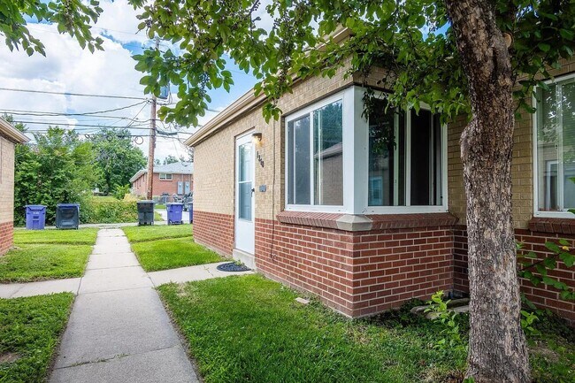 Building Photo - Great one bed / one bath in south Denver f...