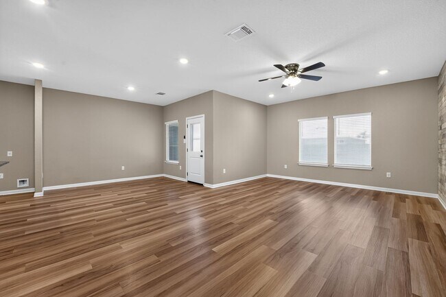 Foto del edificio - 2130 Silver Maple