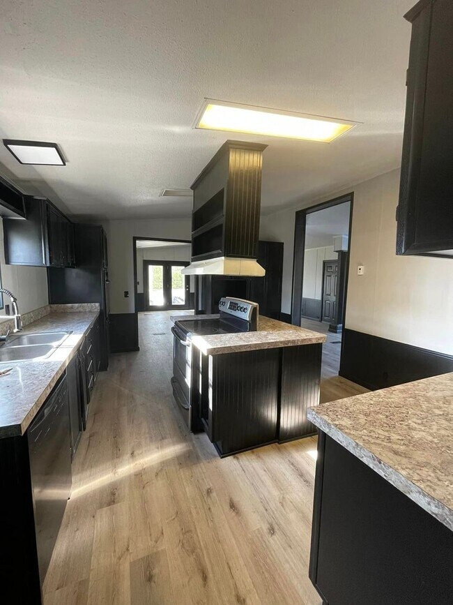 Foto del edificio - Multi-unit rental portfolio off Basin Rd