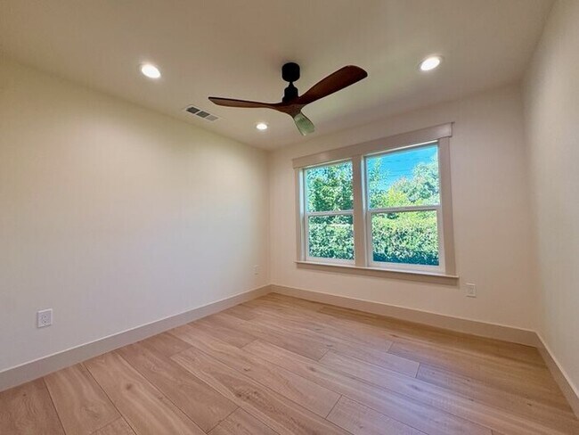 Building Photo - Beautiful 2 bedroom 1 bathroom New Build Close to UC Davis and McGeorge Law School
