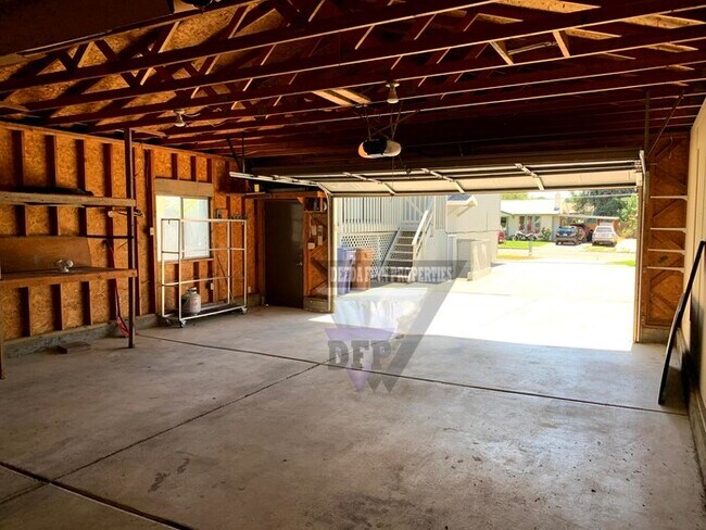 Foto del edificio - Well Maintained 4 bed 2 Bath Home Availabl...
