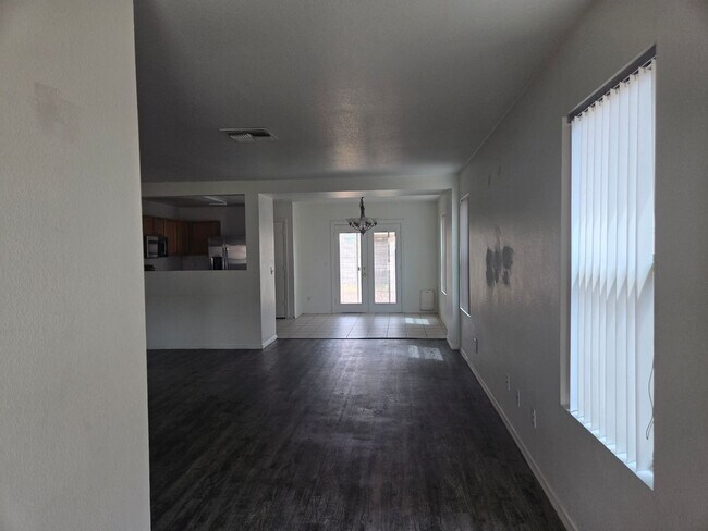 Foto del edificio - 3 bed, 2 bath in Surprise