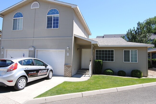 Building Photo - 1386 Brown St