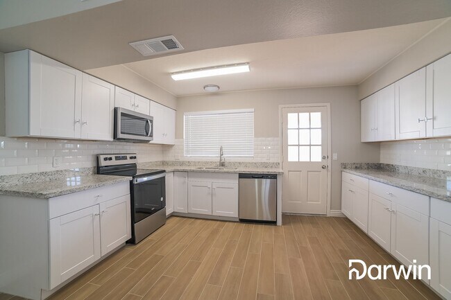 Foto del edificio - 7419 W Hatcher Rd