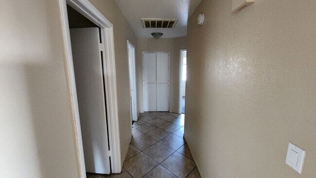 Building Photo - 6208 Yerba Ln