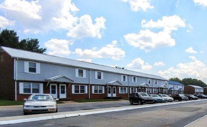 Foto principal - 2345 Statesville Blvd