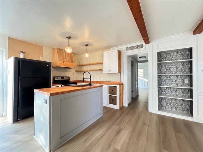 Building Photo - 3310 Hycreek Dr