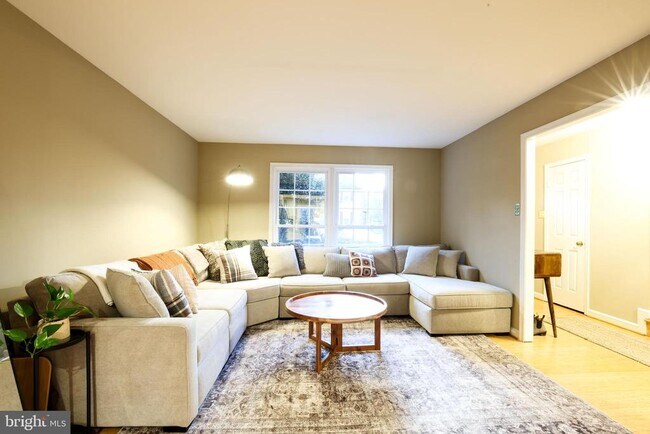 Building Photo - 7966 Hidden Bridge Dr