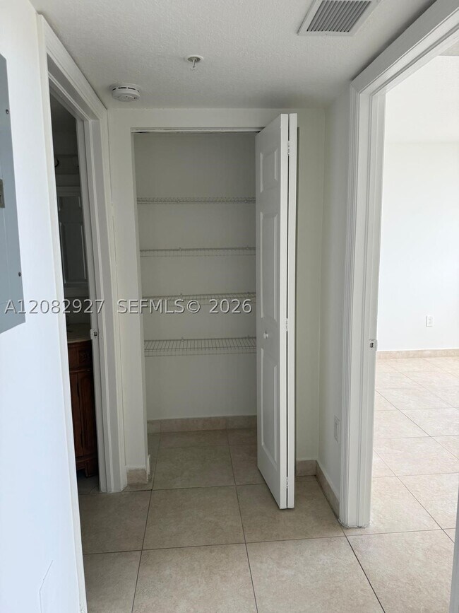 Building Photo - 2647 NW 25th Ave