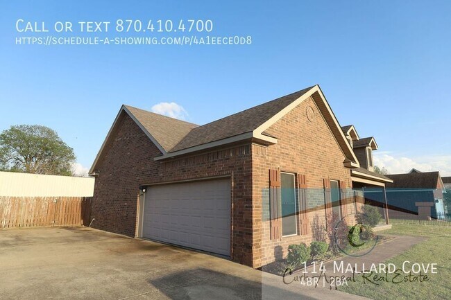 Building Photo - Spacious 4 bed 2 bath home - Bay!!