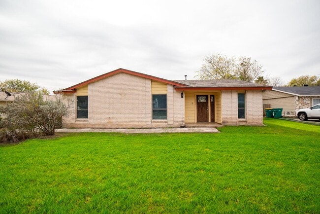 Building Photo - 309 Royal Dr