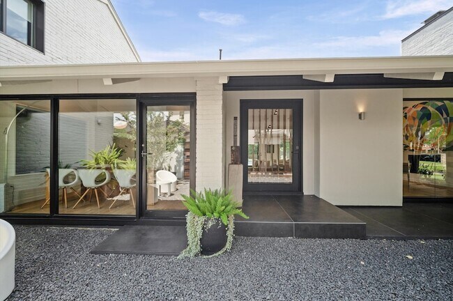 Foto del edificio - 10 Inwood Oaks Dr