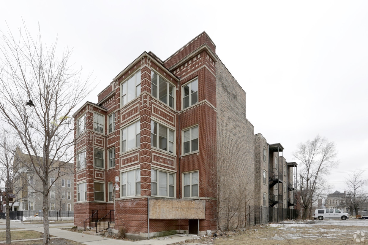 Foto del edificio - 18 UNITS /// LAWNDALE