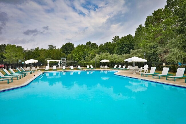 Pool - Claridge Court Apartments